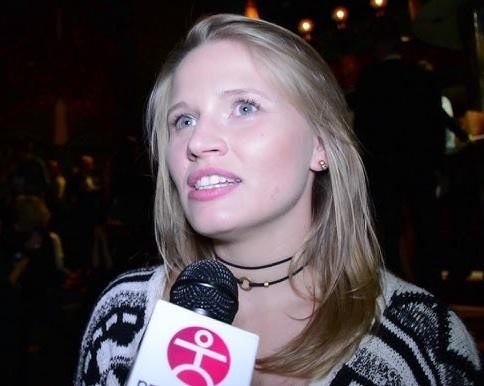 Natalia Rybicka w dynamicznej pozie tanecznej, ukazująca pasję do tańca i ekspresję artystyczną.